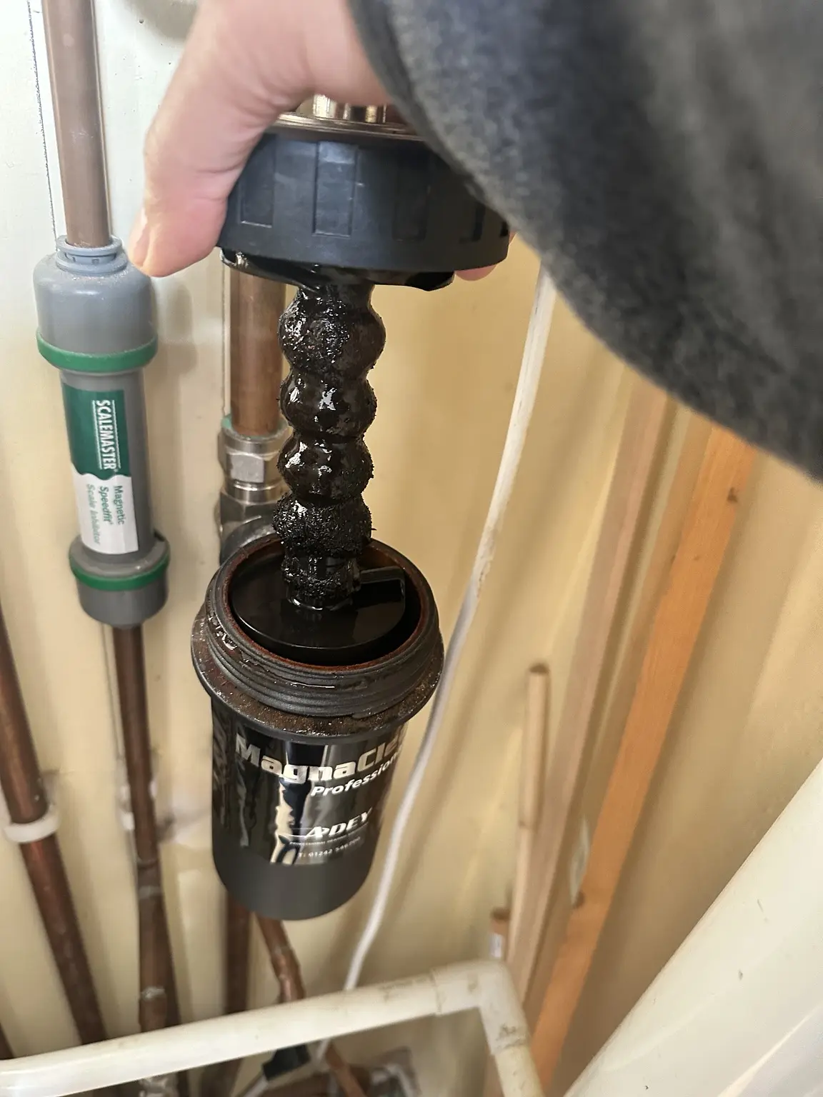 Magnetic heating-system filter cleaning in Bourne End